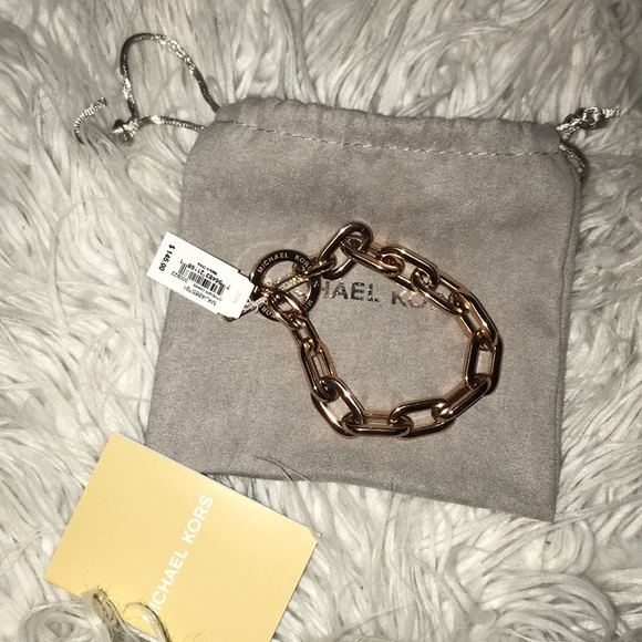 🎁Micheal Kors cityscape toggle bracelet🎁 - Picture 3 of 4